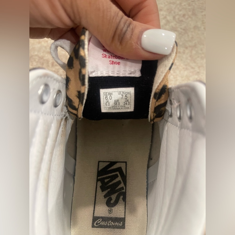 Custom Vans - Picture 8 of 8